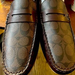 Great pair of Coach drivers! Can’t go wrong! Don’t miss out on these.